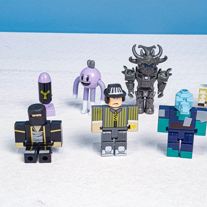 فیگور 8 عددی  روبلاکس ROBLOX با اکسسوری کد 6769372