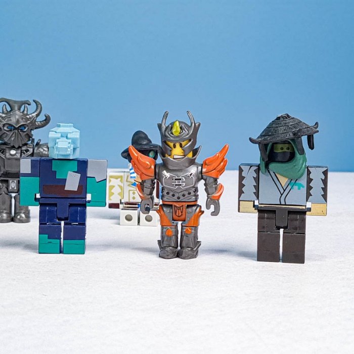 فیگور 8 عددی  روبلاکس ROBLOX با اکسسوری کد 6769372