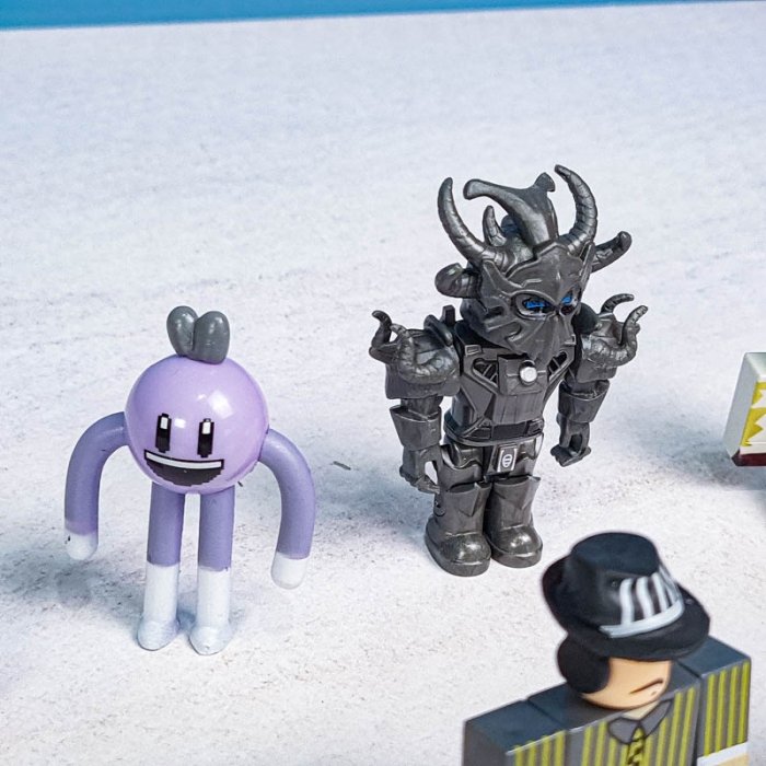 فیگور 8 عددی  روبلاکس ROBLOX با اکسسوری کد 6769372