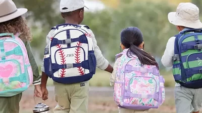 نحوه صحیح انداختن کوله پشتی و حمل کیف مدرسه