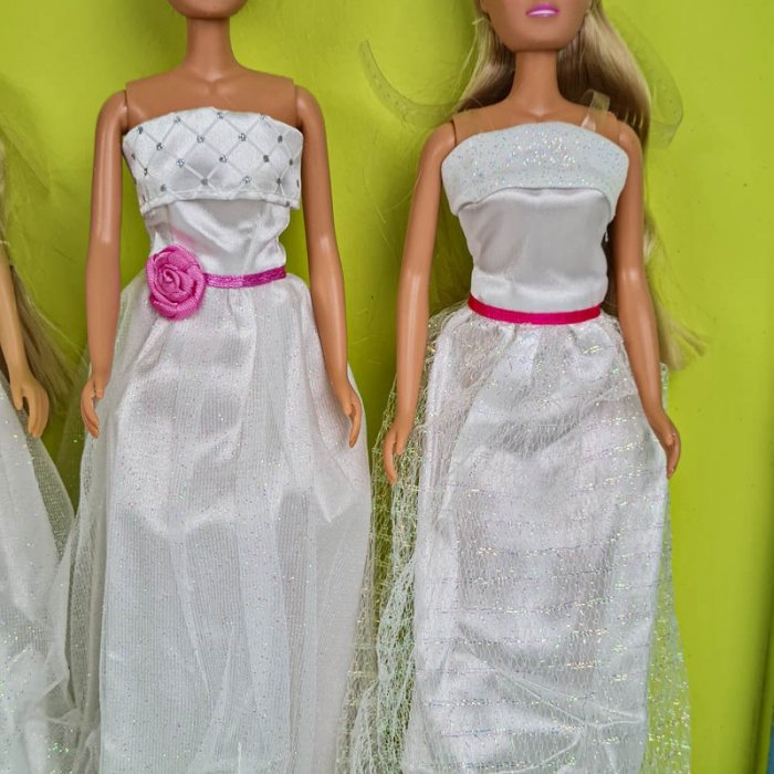 عروسک باربی با لباس سفید کد P/HC06/E