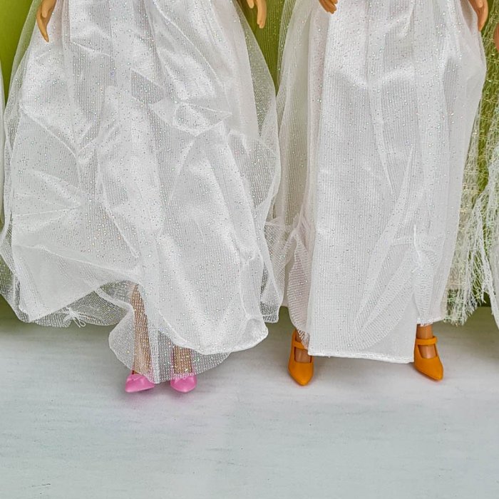 عروسک باربی با لباس سفید کد P/HC06/E