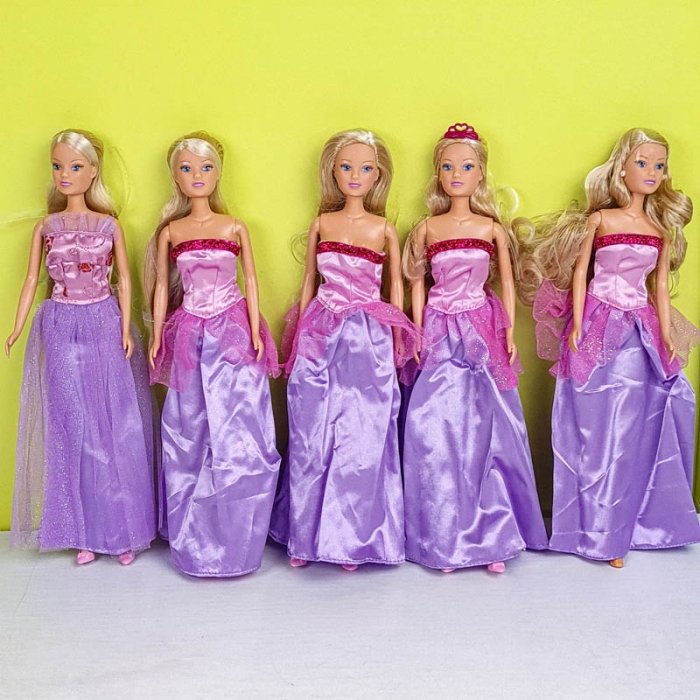 عروسک باربی با لباس بنفش کد P/HC06/F