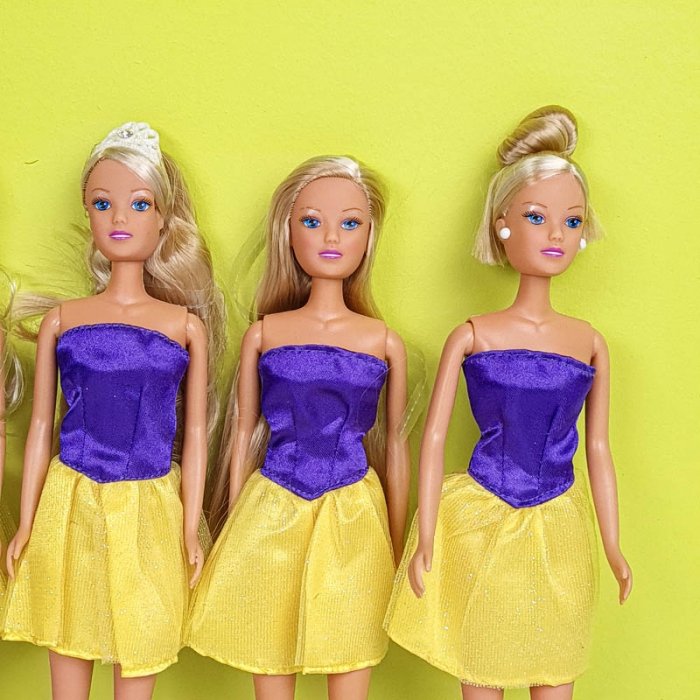 عروسک باربی با لباس دکلته بنفش زرد کد P/HC06/D