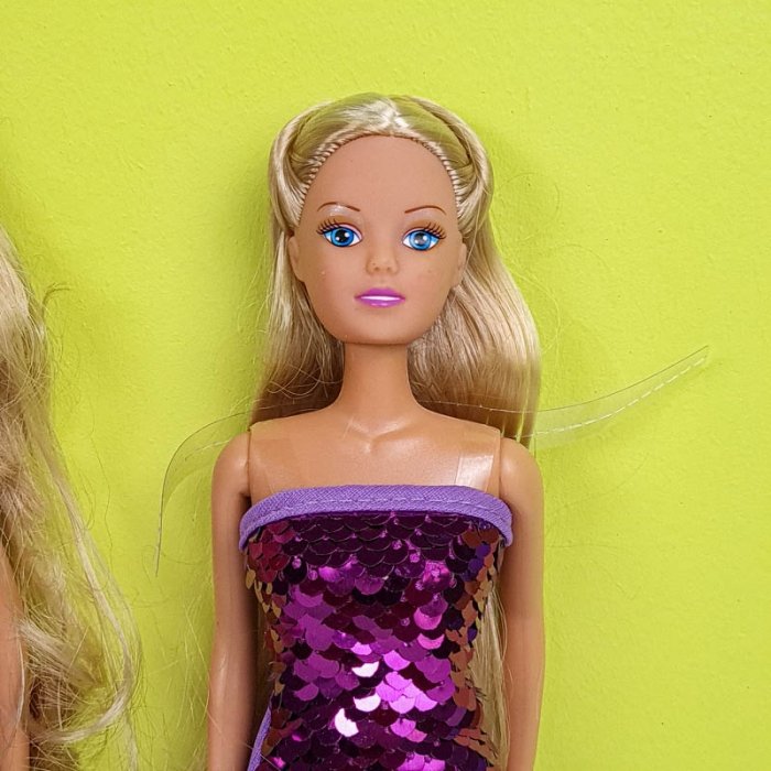 عروسک باربی با لباس دکلته پولکی ارغوانی کد P/HC06/C