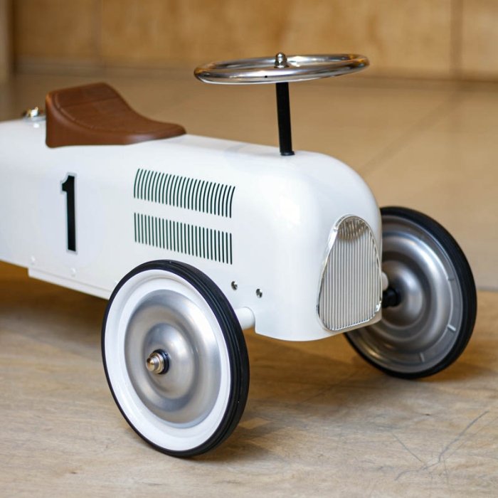 ماشین پایی فلزی کودک رنگ سفید کد P/ZY614585/SE