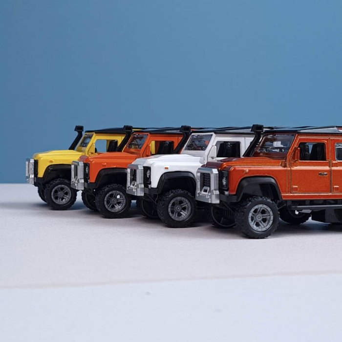 ماشین فلزی عقب کش لندرور 4 در کد 3373YT