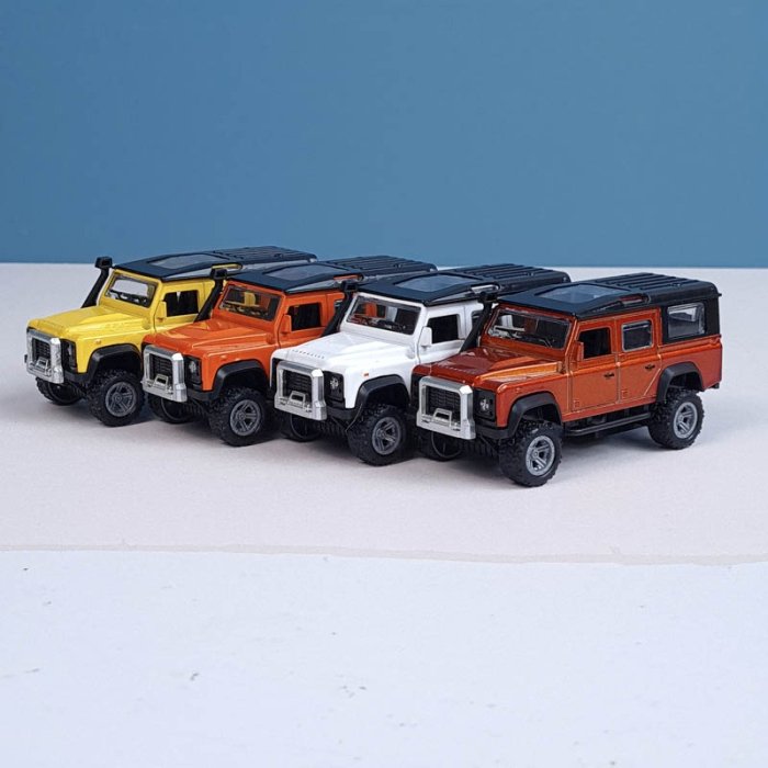 ماشین فلزی عقب کش لندرور 4 در کد 3373YT