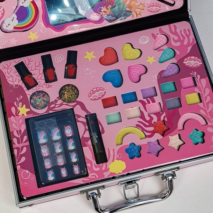 ست لوازم آرایشی کودک چمدانی کد 2060B