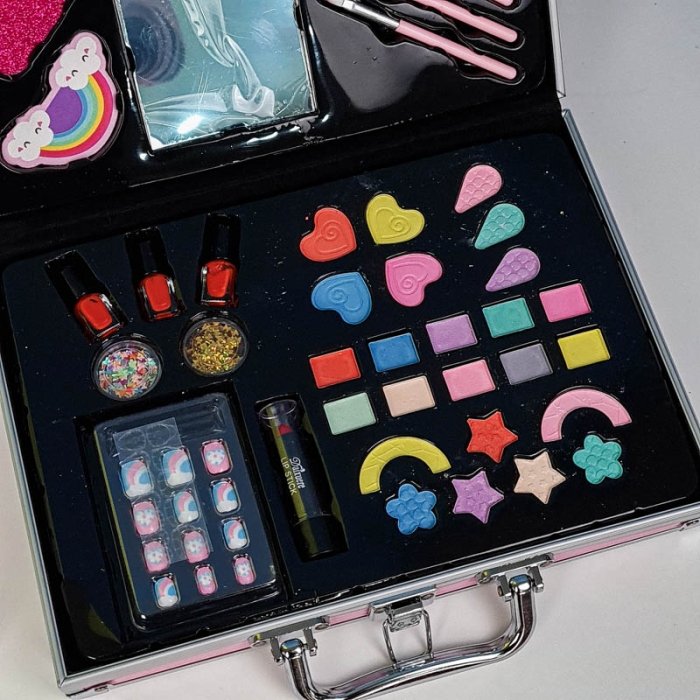 ست لوازم آرایشی کودک چمدانی کد 2060B