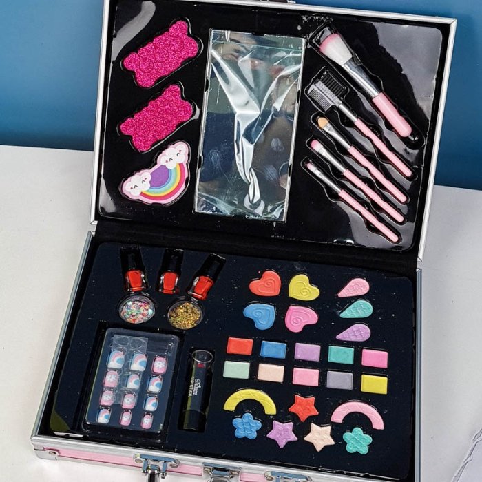 ست لوازم آرایشی کودک چمدانی کد 2060B