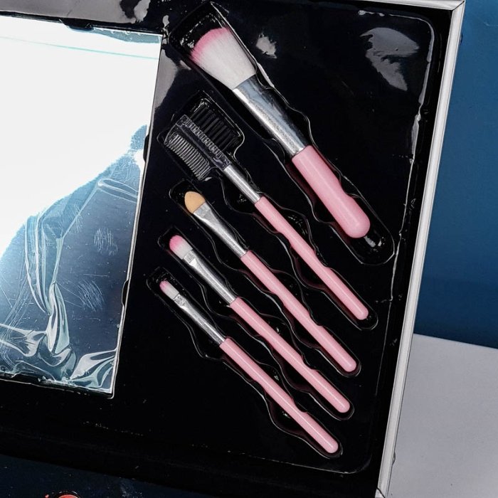 ست لوازم آرایشی کودک چمدانی کد 2060B