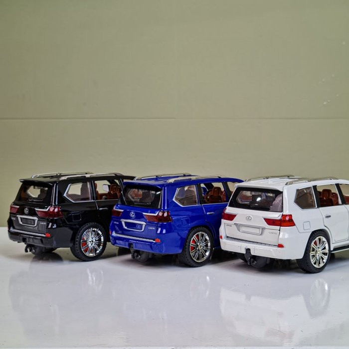 ماکت ماشین عقب کش دودزا مدل لکسوس کد CZ125D