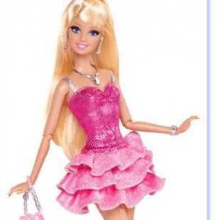 عروسک باربی با مژه برجسته و لباس اضافه