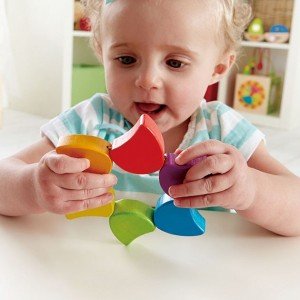 rainbow-rattle-from-hape-e0014_3_zoom.jpg