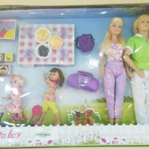 عروسک دفا با خانواده