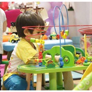 میز بازی کودک JUNGLE PLAY & TRAIN ACTIVITY TABLE hape 3801