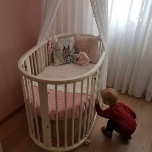 تخت و ميز تعويض چند كاره چوبی stokke