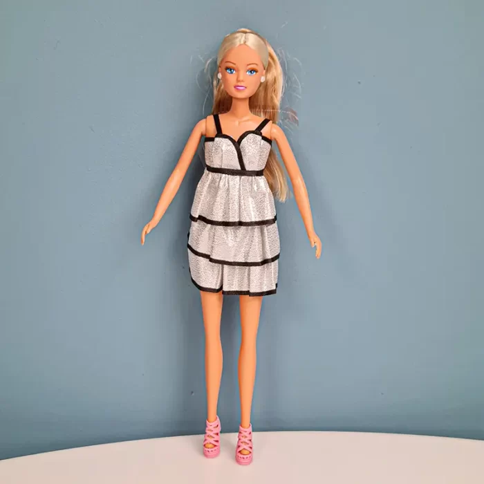 عروسک باربی با لباس نقره ای کد 5646764