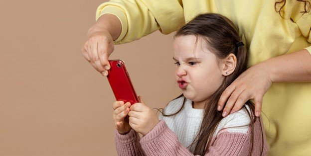 روش های دور کردن موبایل از کودکان