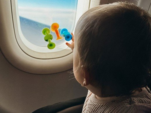 سرگرم کردن کودک در سفر هوایی