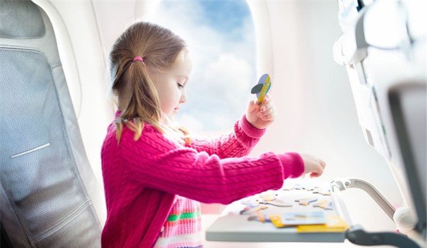 سرگرم کردن کودک در هواپیما