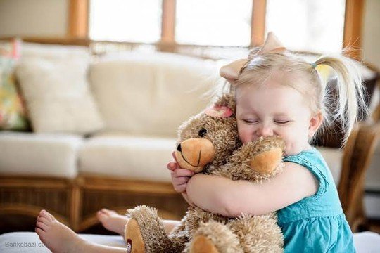 فواید بازی با عروسک های پولیشی و نرم برای کودکان