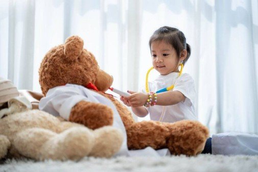 فواید بازی با عروسک نرم برای کودکان
