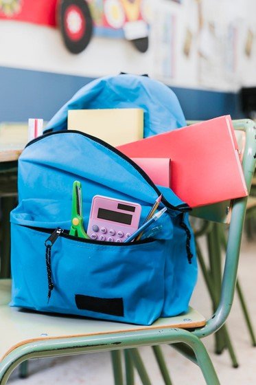 نحوه چیدمان وسایل داخل کوله پشتی مدرسه