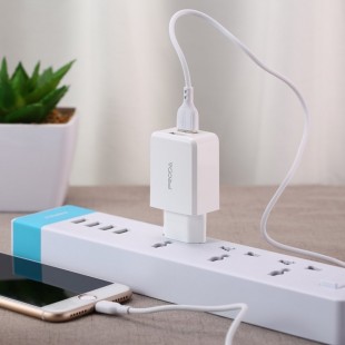 شارژر دیواری پرودا مدل PD-A22 به همراه کابل USB-C