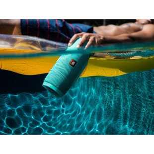 lifestyle-image&#8212;jbl-charge-3-underwater_0307_zpstgny1zsn_1_1_1