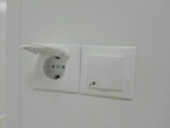 کلید و پریز مخصوص اتاق تمیز