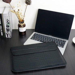 کاور استند دار چرمی لپ تاپ مناسب برای سایز 14 اینچی Protective Croco Leather Laptop Sleeve Bag