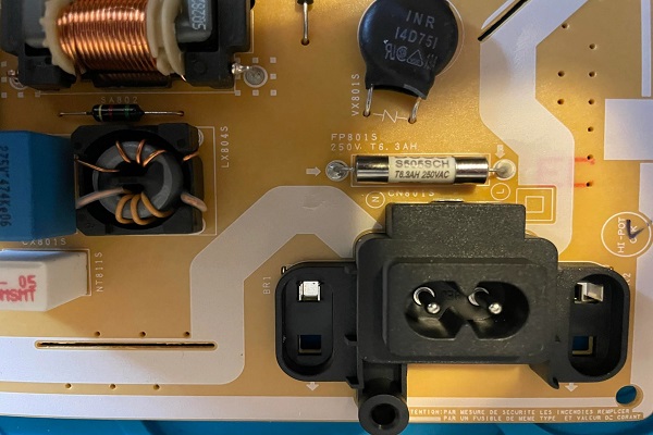 اساس کار فیوز در منبع تغذیه