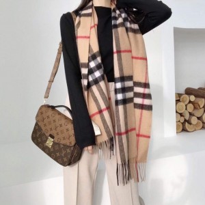 شال موهر Burberry