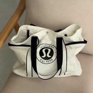 تُت بگ lululemon