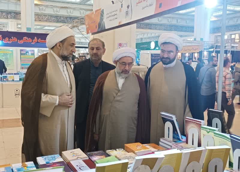 حضور آیت الله دکتر عباسي رياست المصطفي در نمايشگاه کتاب تهران