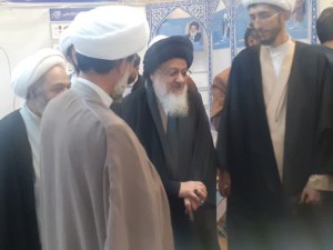 بازدید آیت‌الله میلانی از غرفه جامعه المصطفی(ص)