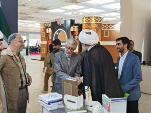 بازدید جناب دکتر حداد عادل از غرفه بین الملل نمایشگاه کتاب تهران