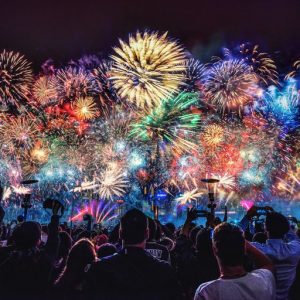 چهارشنبه سوری با آتش بازی کم خطر