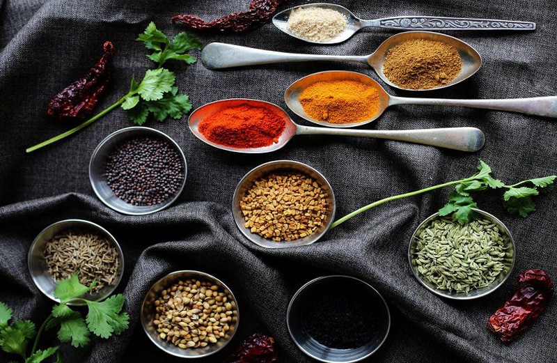 کدام ادویه ها وزن تان را کاهش می دهند؟