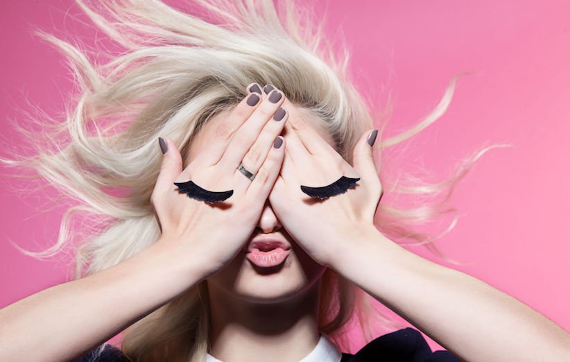 ۱۱ ترفند معجزه‌آسا برای بلند و پرپشت کردن مژه‌ها