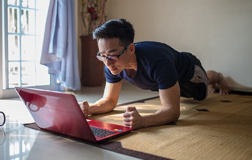 ۳ تمرین ورزشی ۱۰ دقیقه‌ای ساده که در خانه می‌توانید انجام دهید