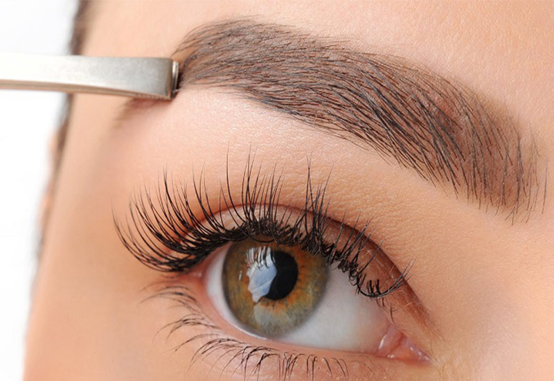 ۹ نکته‌ی کلیدی برای مراقبت از ابرو (و ۳ روش عالی افزایش رشد آن)