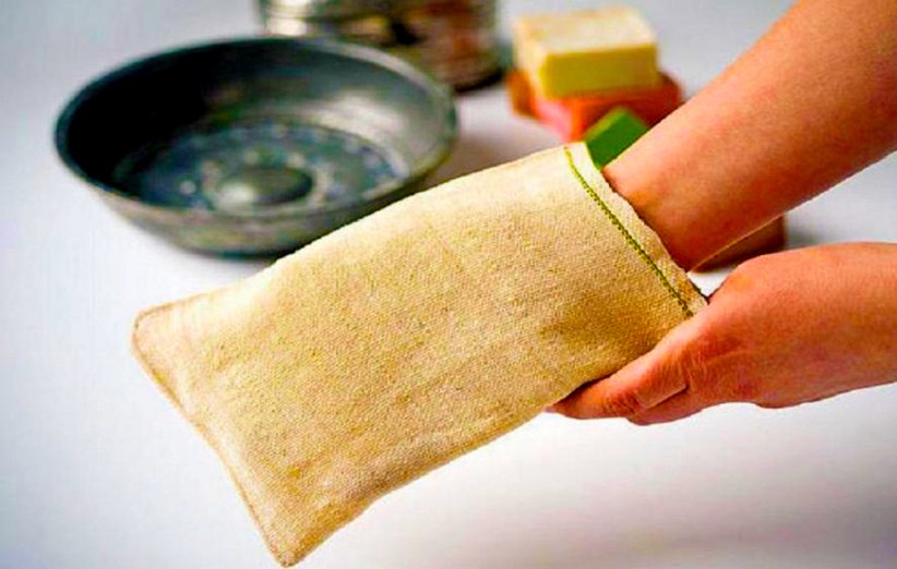 ۶ فایده‌ی عجیب کیسه کشیدن برای سلامت و زیبایی پوست