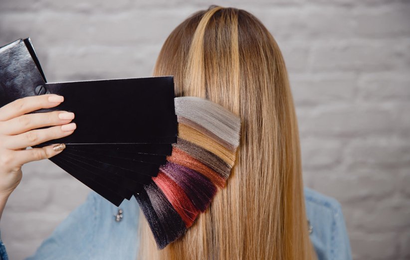 چگونه بهترین رنگ مو را انتخاب کنید؟ (بررسی تکنیک و انواع رنگ مو)