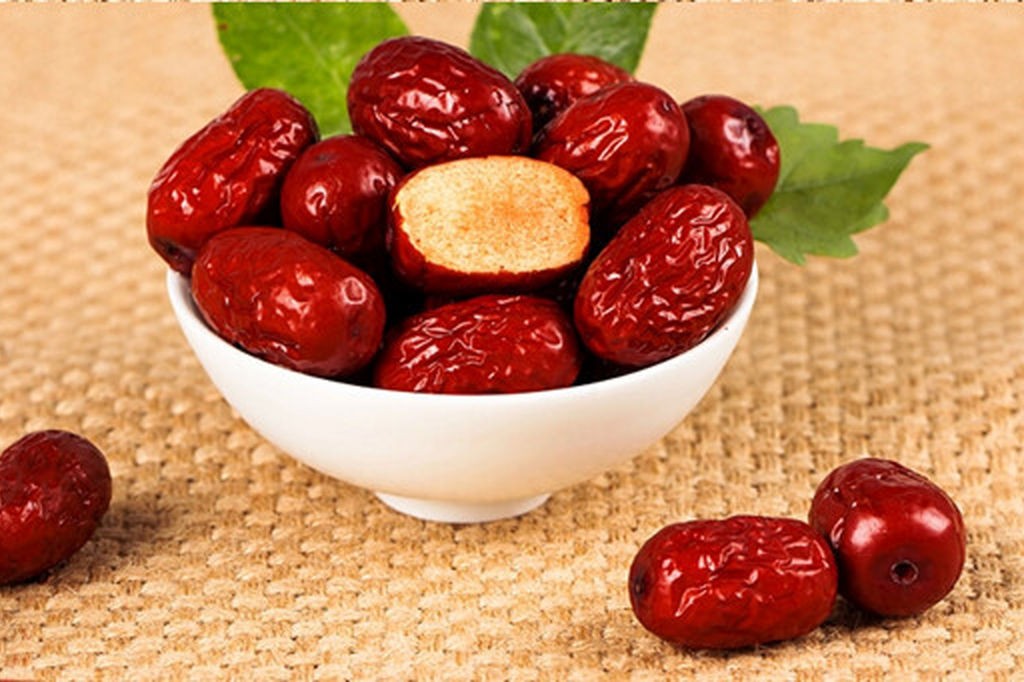 خواص عناب؛ ۱۶ خاصیت دارویی اعجاب‌انگیز، عوارض و تداخل دارویی آن