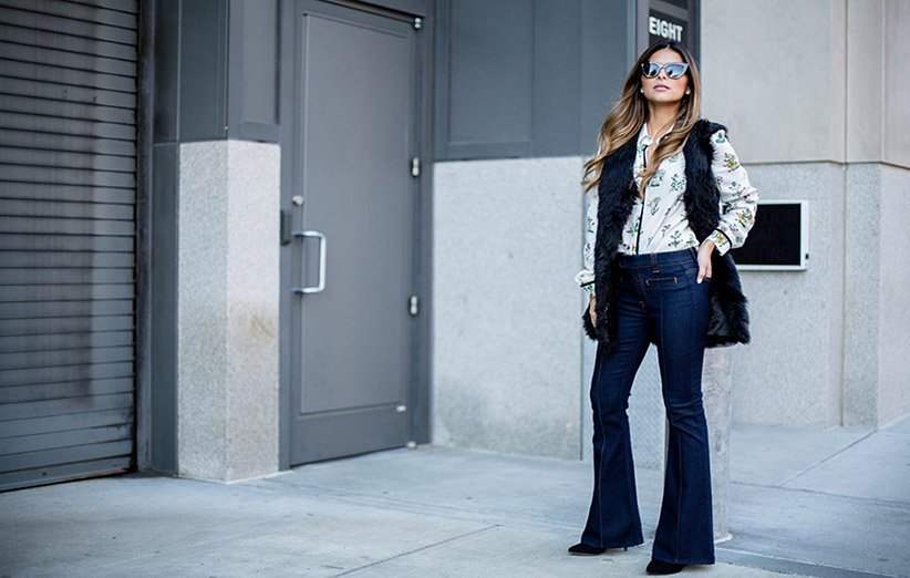 راهنمای کامل ست کردن شلوار جین پاچه گشاد در سال جدید