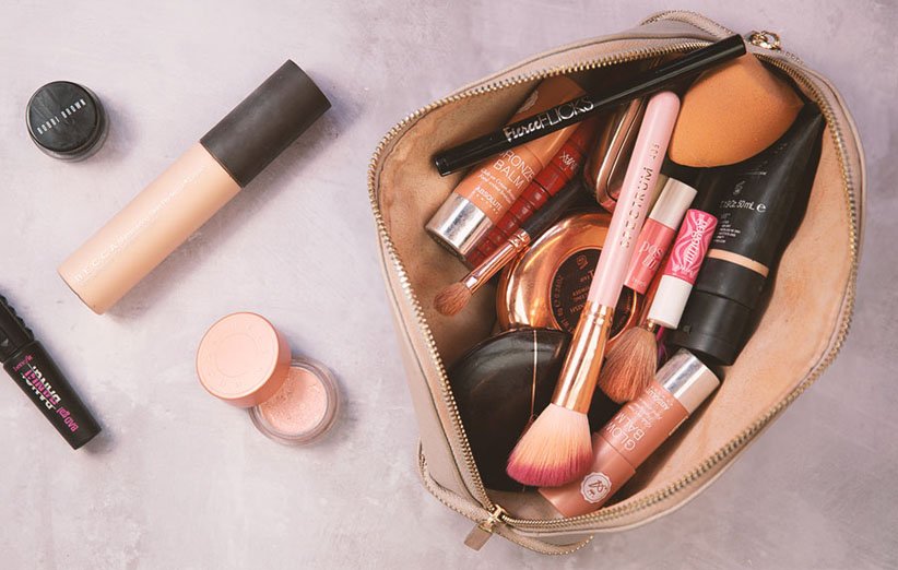 ۹ مرحله‌ی آسان اما ضروری برای مرتب کردن کیف لوازم آرایش