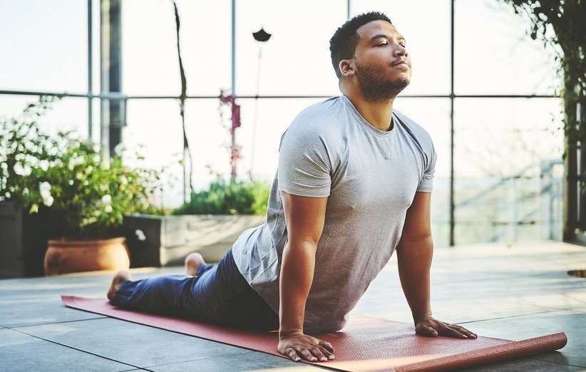 ۴ حرکت در یوگا که احتمال آسیب‌دیدگی را افزایش می‌دهند (و راه‌های پیشگیری)